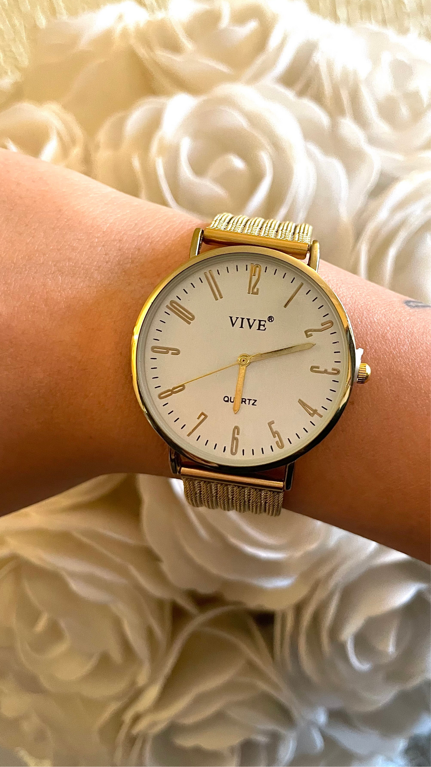 Relógio Dourado VIVE – Edição Elegância