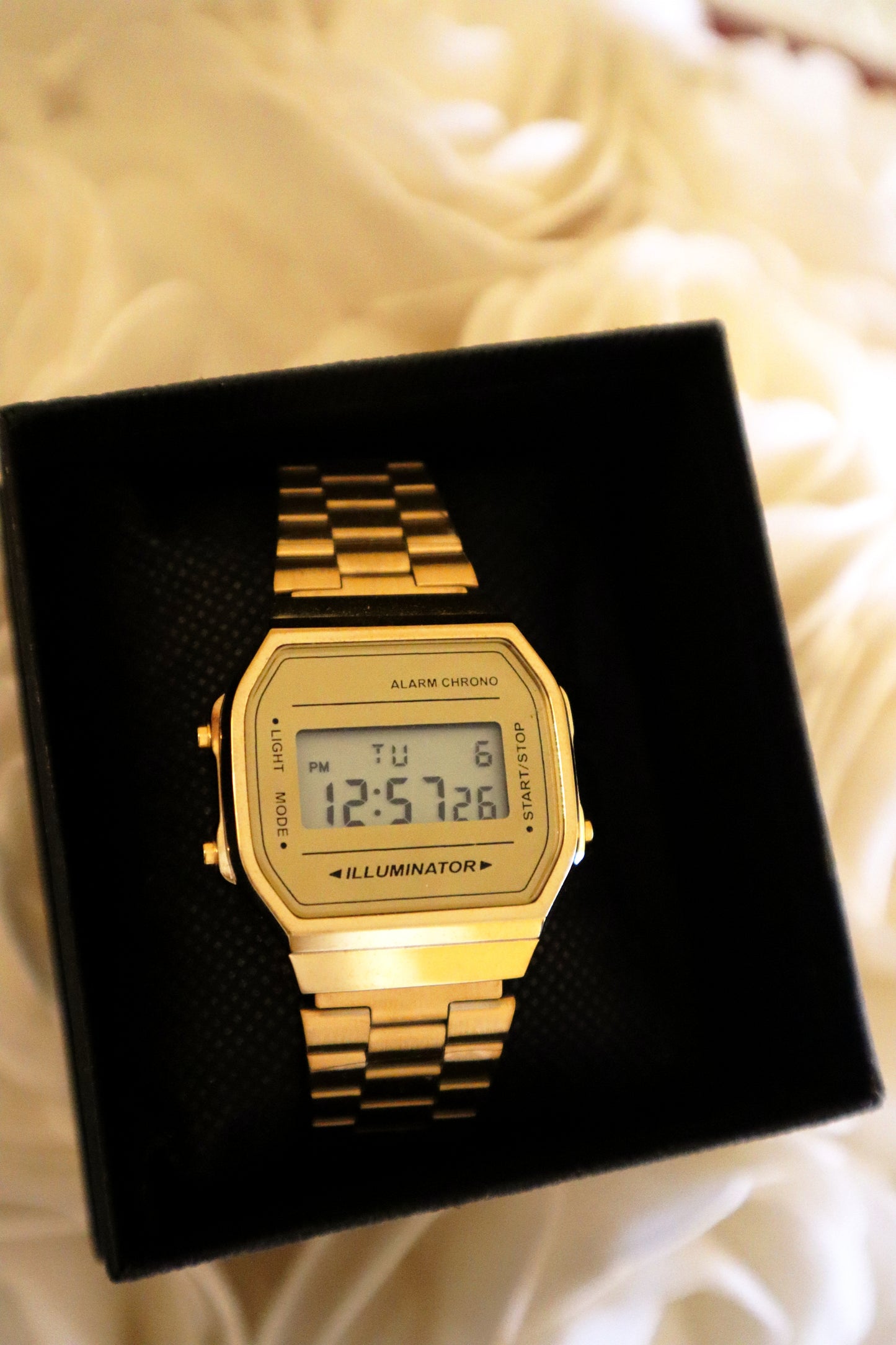 Relógio Dourado Digital